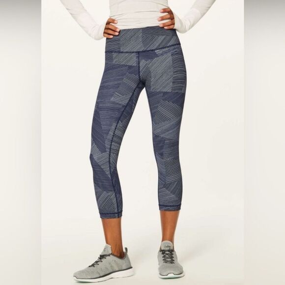 Lululemon Wunder Under Crop (high rise) - Picture 4 of 4